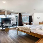 木屋 Private Whole-hotel In 360 Alpine Views Sauna & Hot Tub *