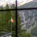 木屋 Private Whole-hotel In 360 Alpine Views Sauna & Hot Tub