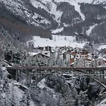 木屋 Private Whole-hotel In 360 Alpine Views Sauna & Hot Tub *